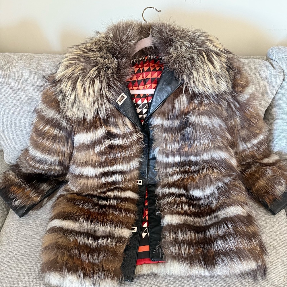 Luxurious Vintage Fox (?) Fur Coat with Leather Accents
